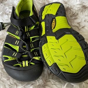 Brand New Keens Size 2 waterproof closed sandals